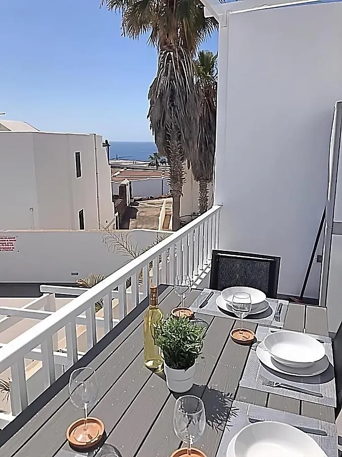 2 Bedroom Atlantic View Apartment Puerto del Carmen  0*, Puerto del Carmen (Lanzarote)